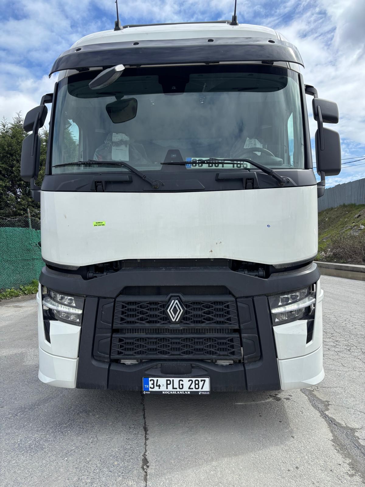 Renault Tır Ön Görünüm